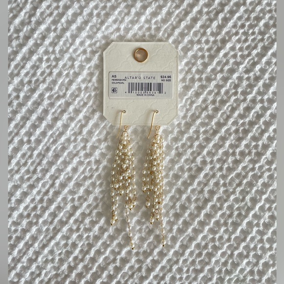 Altar’d State Gold-Pearl Fringe Dangle Earrings - Picture 3 of 3